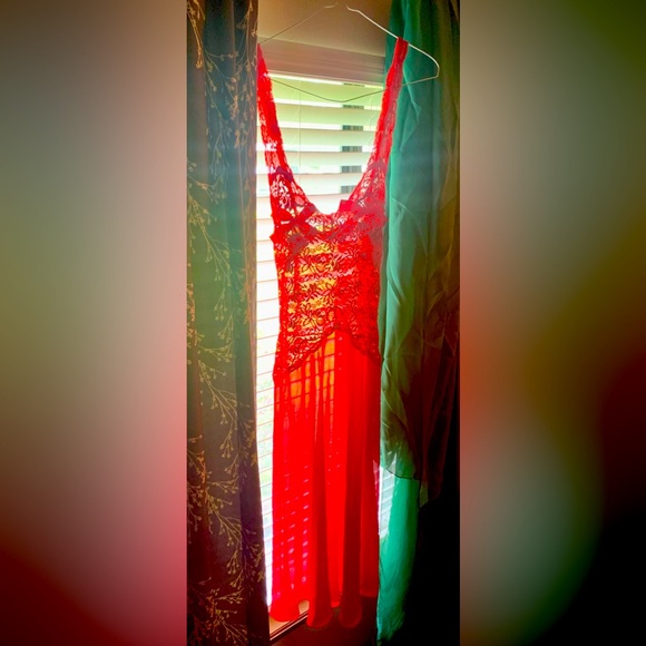 Victoria’s Secret Lace Negligée - Picture 2 of 4